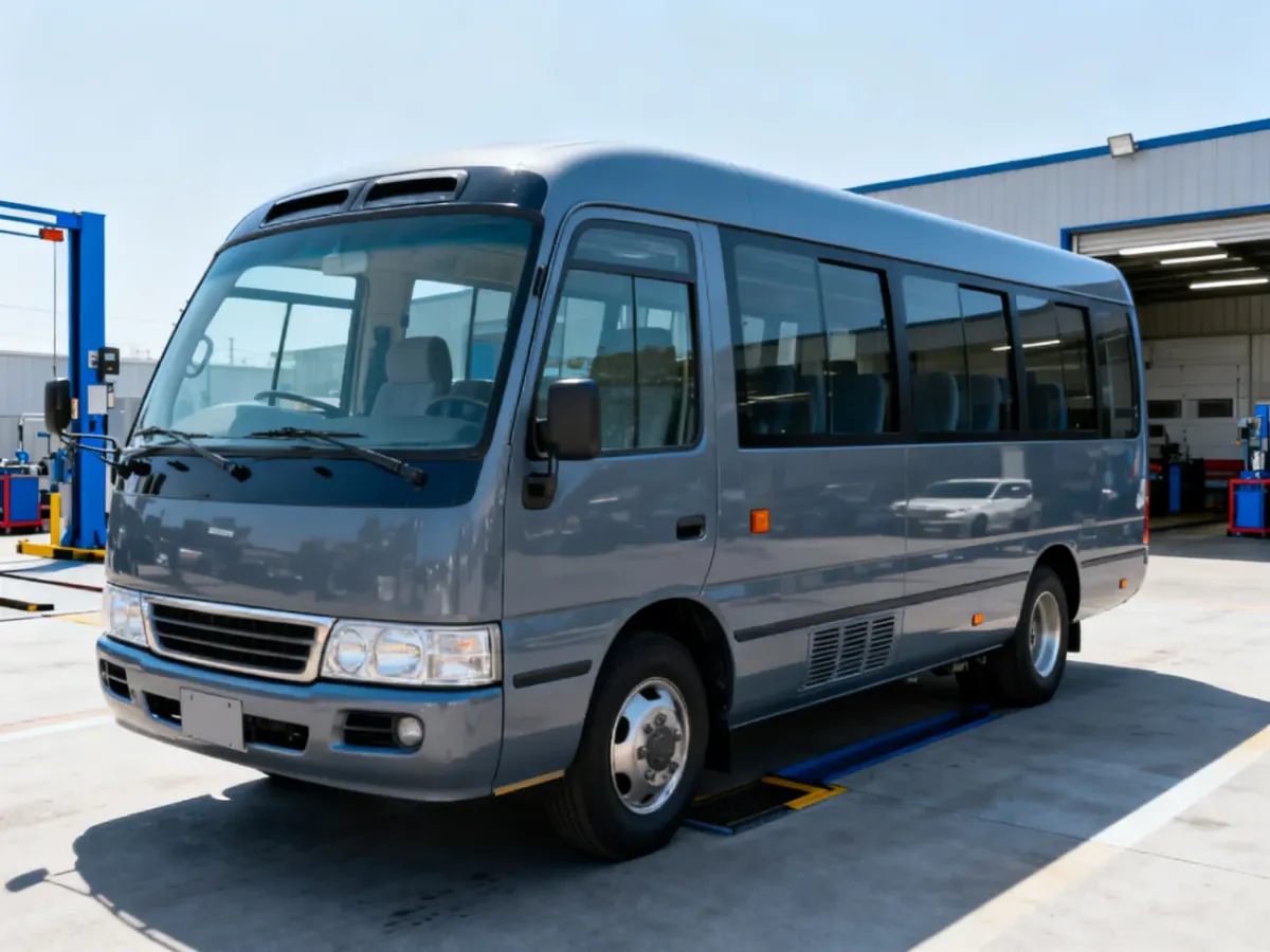 Używany dziewięcioosobowy bus podczas oględzin technicznych